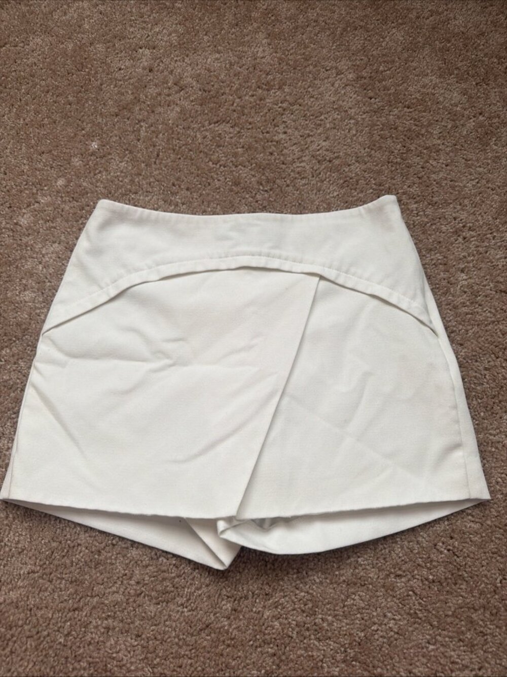 BCBGMAXAZRIA Women's White Polyester Shorts Size XS Casual